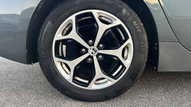 Vauxhall Ampera 111kW Positiv 5dr Auto Electric Hatchback